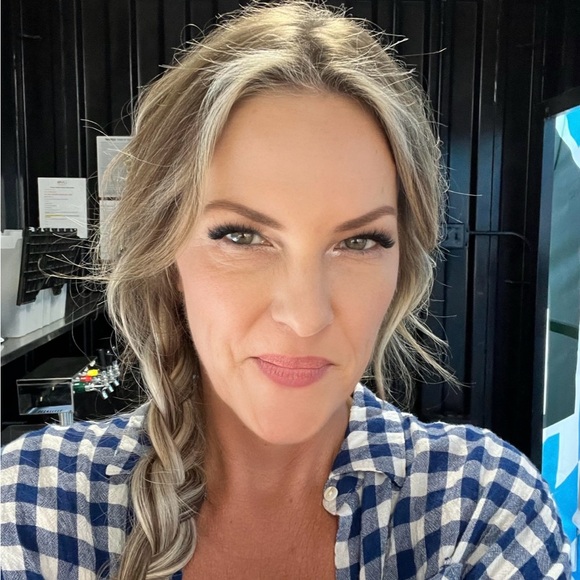 Meet your Posher, Traci - Picture 4 of 4